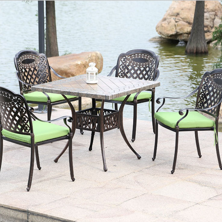 tham-khao-dia-chi-cung-cap-ban-ghe-san-vuon-gia-re-tai-ha-noi- 3